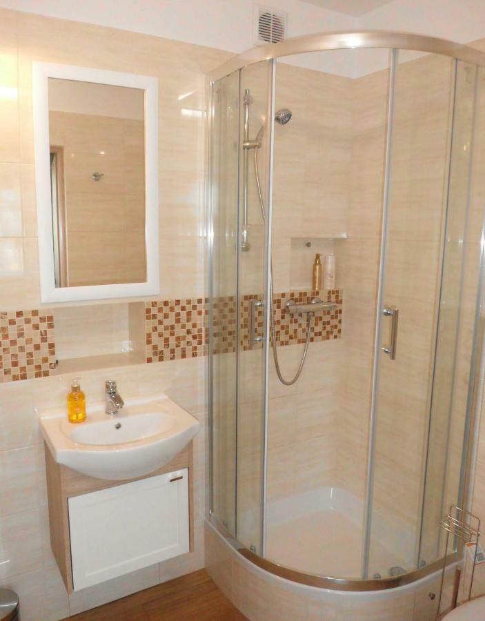 פז'מיסל Ares Apartments מראה חיצוני תמונה